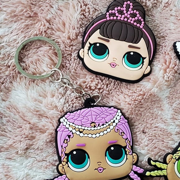 NEW SET OF 8 LOL SURPRISE KEYCHAINS BRACELETS - Picture 3 of 7
